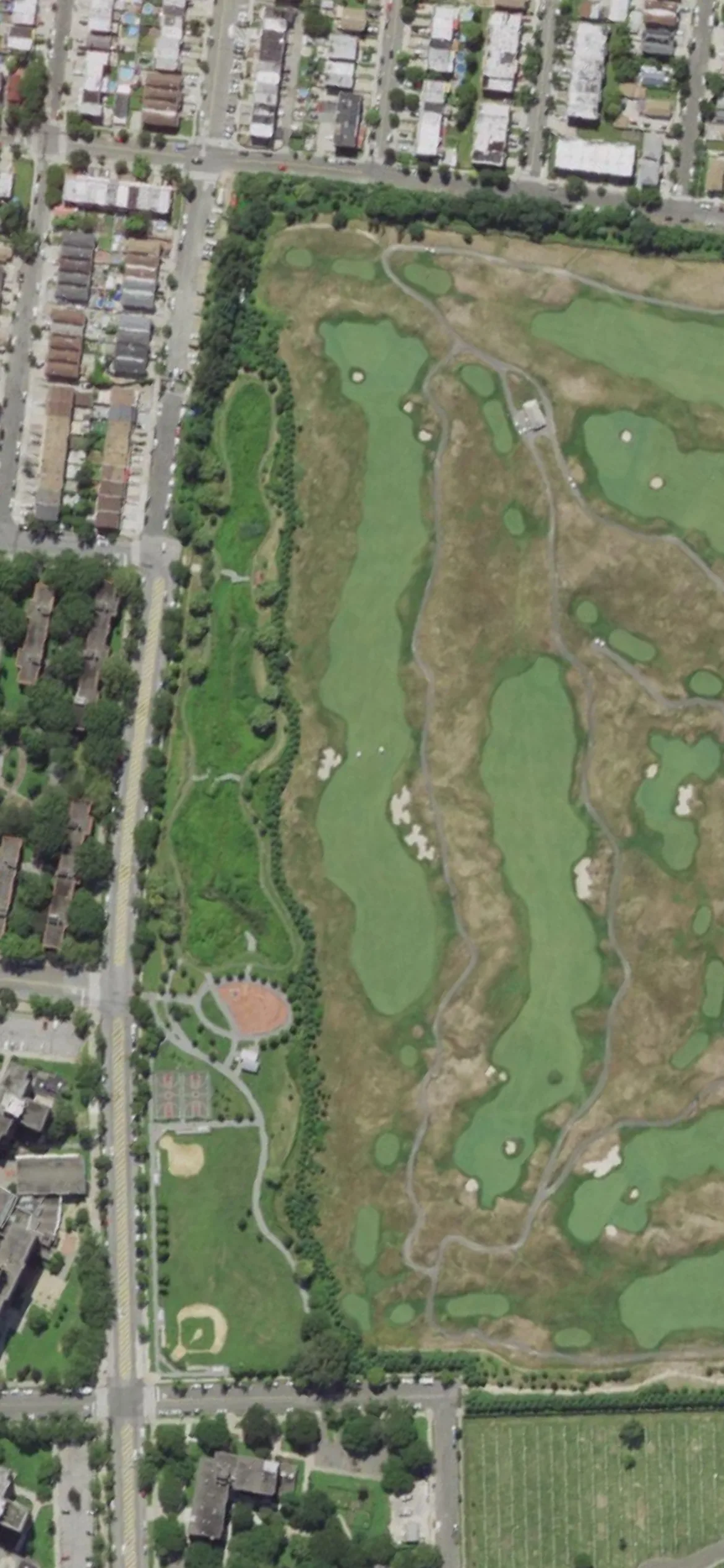 Bally's Golf Links at Ferry Point hole 4 aerial preview, par 5, 561 yards